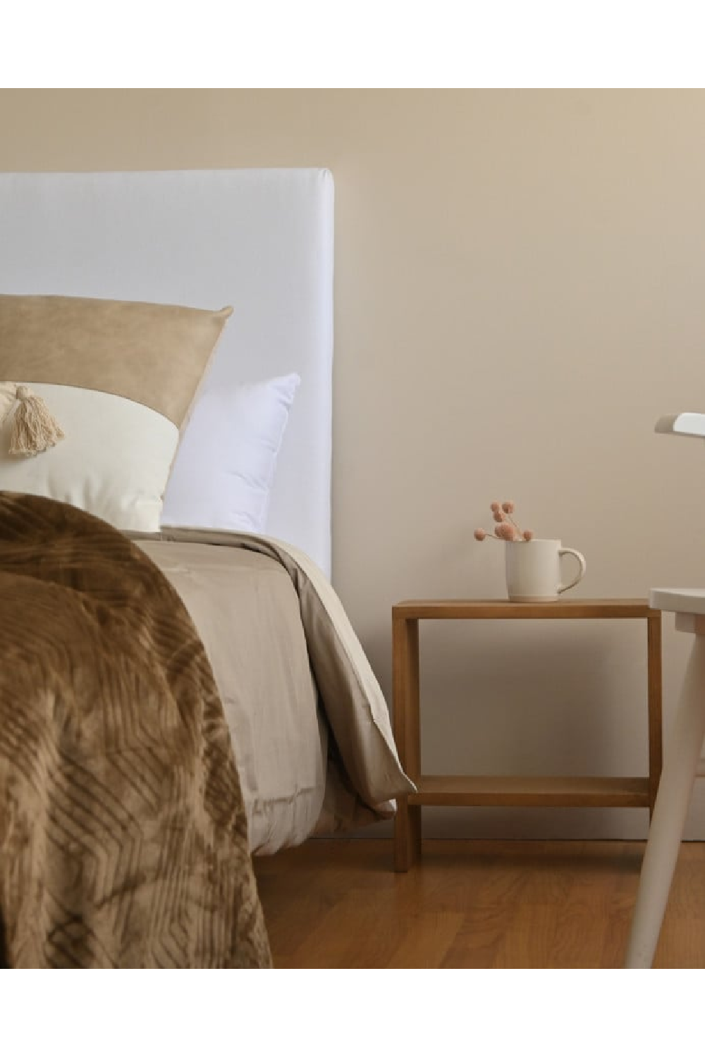 Minimalist Wooden Bedside Table | Decowood Meller | Oroa.com