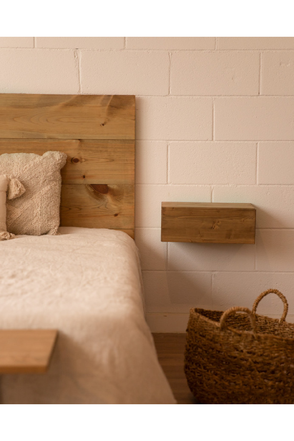 Wooden Headboard and Floating Table | Decowood Flandes + Ingrid | Oroa.com