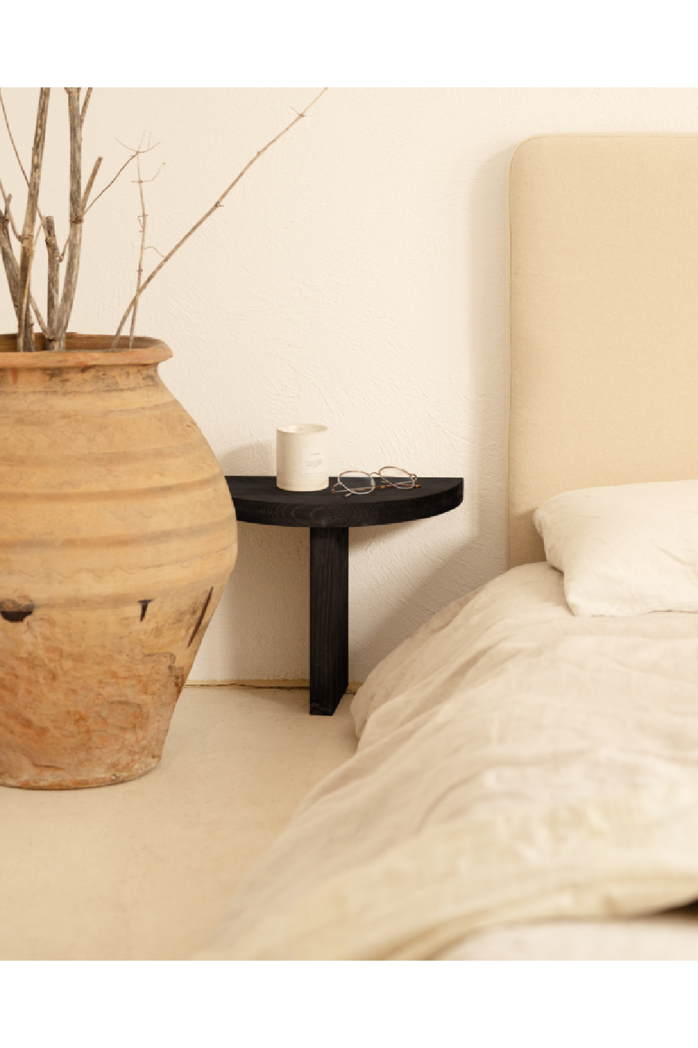 Black Wooden Floating Bedside Table | Decowood Tokyo | Oroa.com