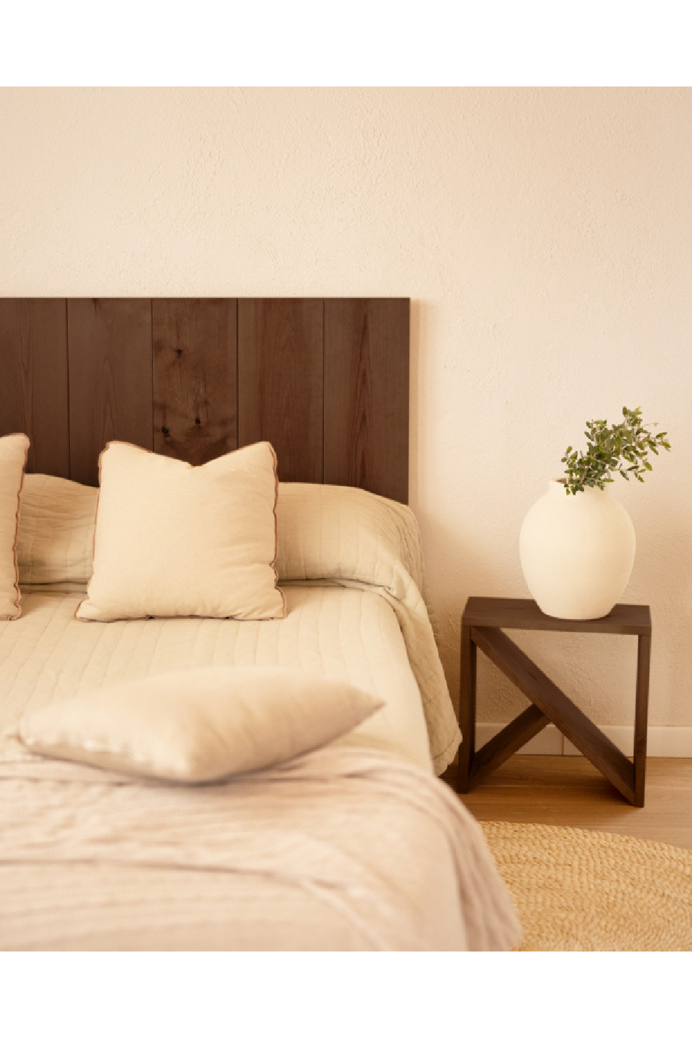 Wooden Headboard and Nordic Bedside Table | Decowood Flandes + Stoke | Oroa.com