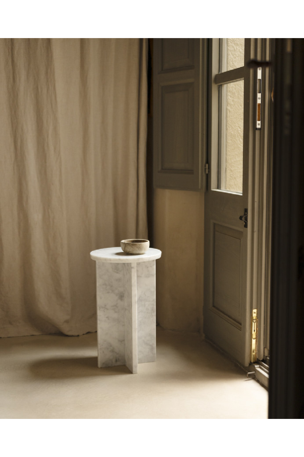 Round Marble Side Table | Decowood Tuscany | Oroa.com
