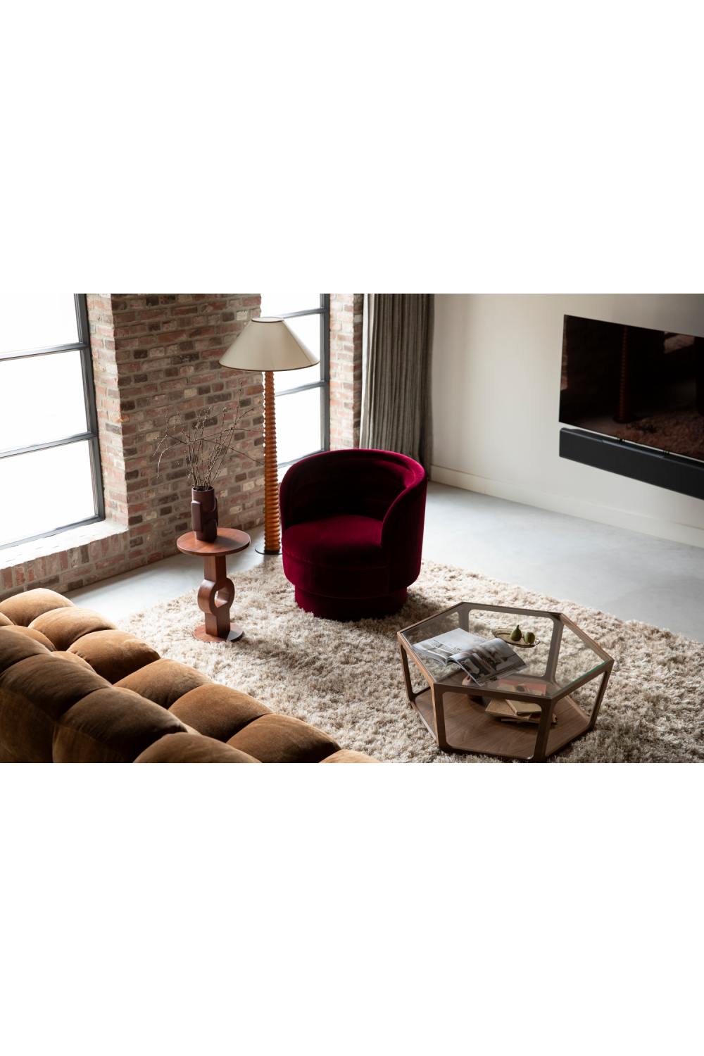 Red Velvet Swivel Lounge Chair | Dutchbone Dorothy | Oroa.com