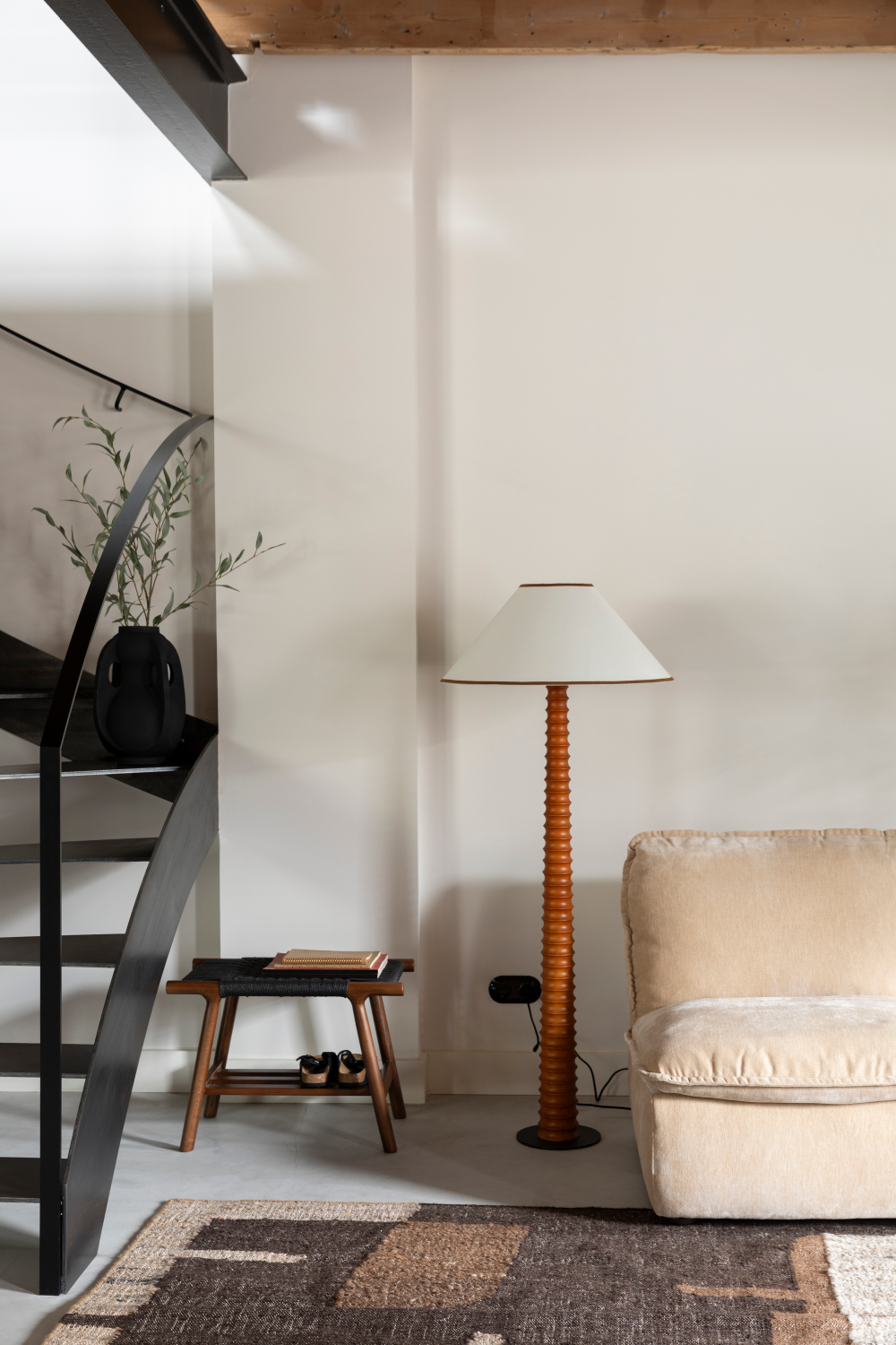 Ribbed Oak Floor Lamp | Dutchbone Horace | Oroa.com