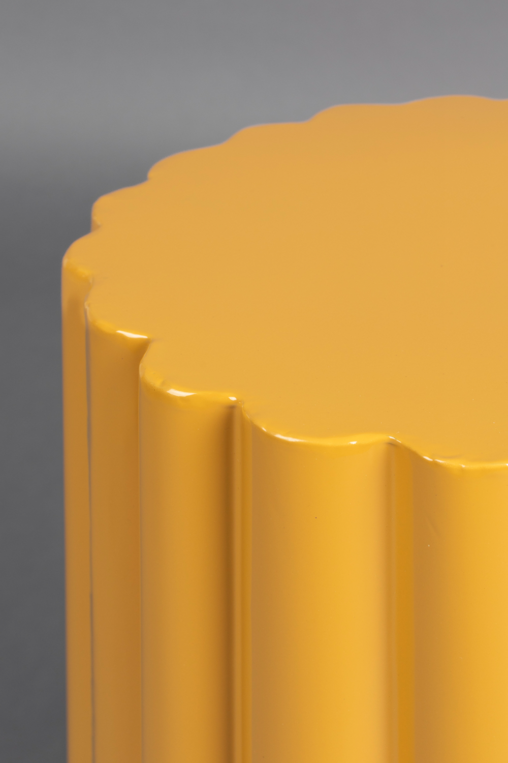 Fluted Cylindrical Stool | Dutchbone Camila | OROA