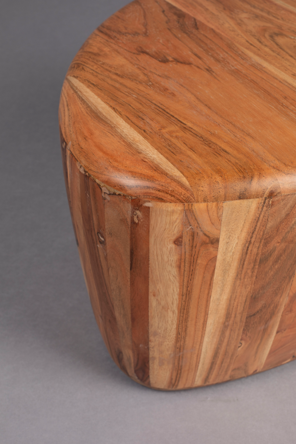 Acacia Modern Coffee Table | Dutchbone Ayla | OROA.com