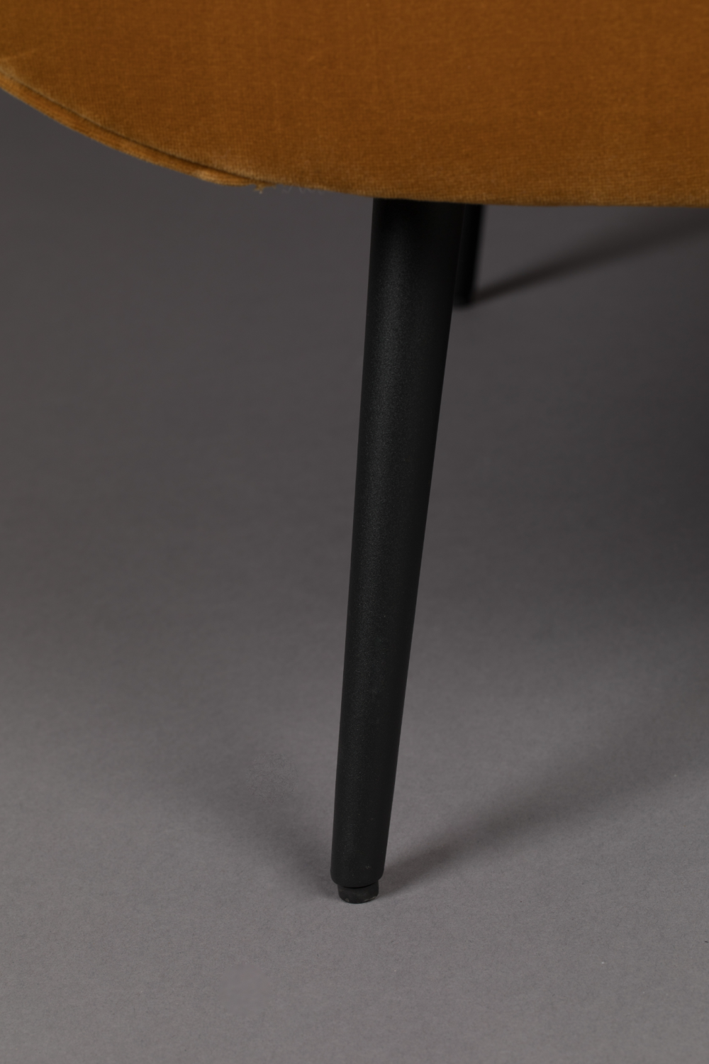 Amber Lounge Chairs | Dutchbone Glodis | OROA.com