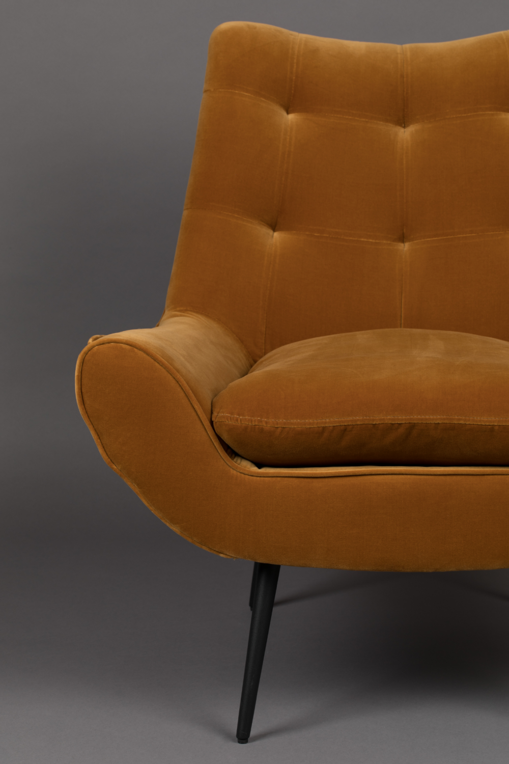 Amber Lounge Chairs | Dutchbone Glodis | OROA.com