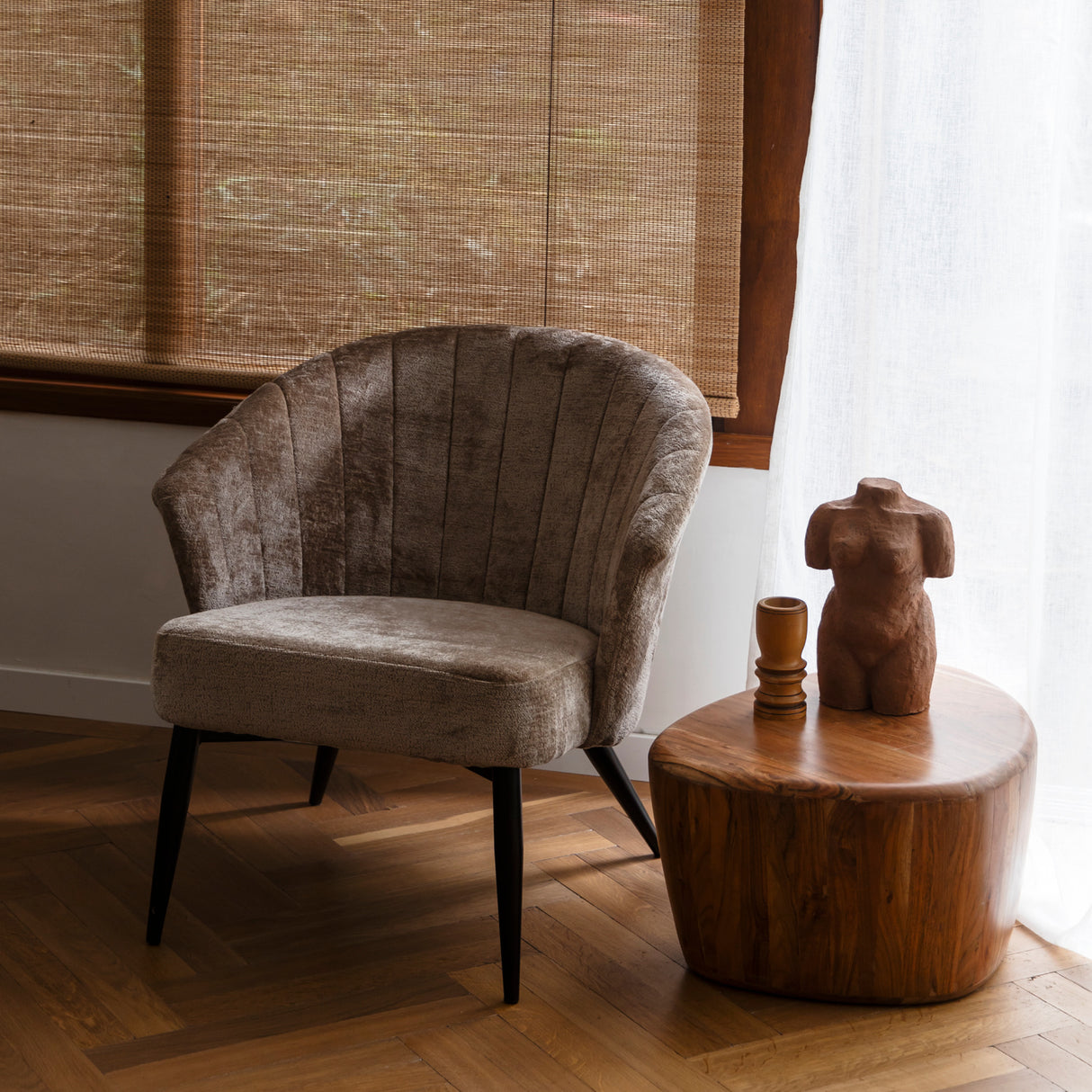   Upholstered Lounge Chair | Oroa.com