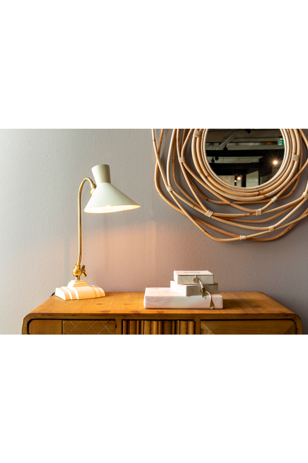 Ivory Colored Desk Lamp | Dutchbone Gaia | OROA.com