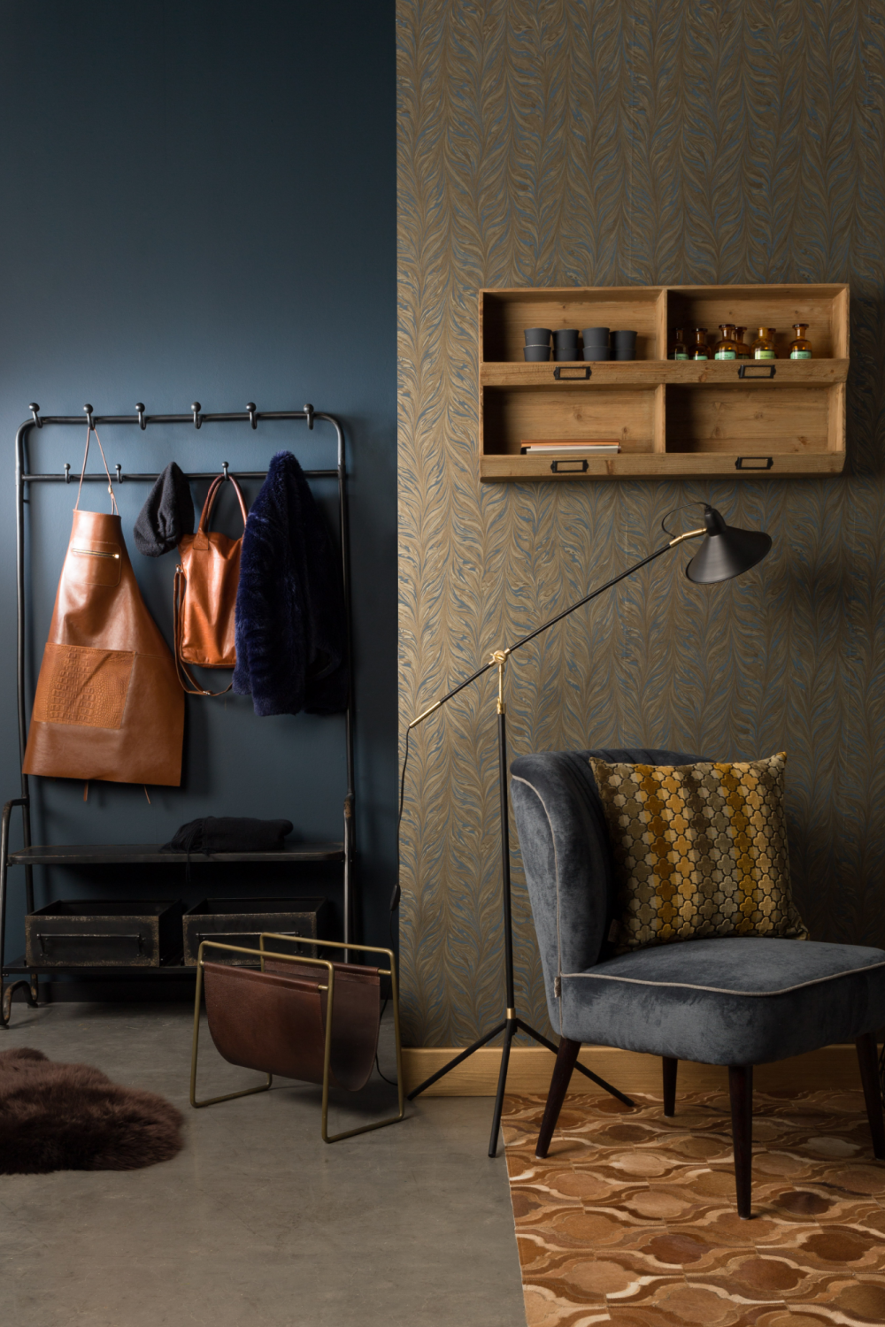 Vintage Black Free Standing Coat Rack | Dutchbone Lucius | DutchFurniture.com