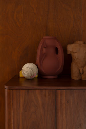 Red Aluminum Vase M | Dutchbone Thiago | OROA.com