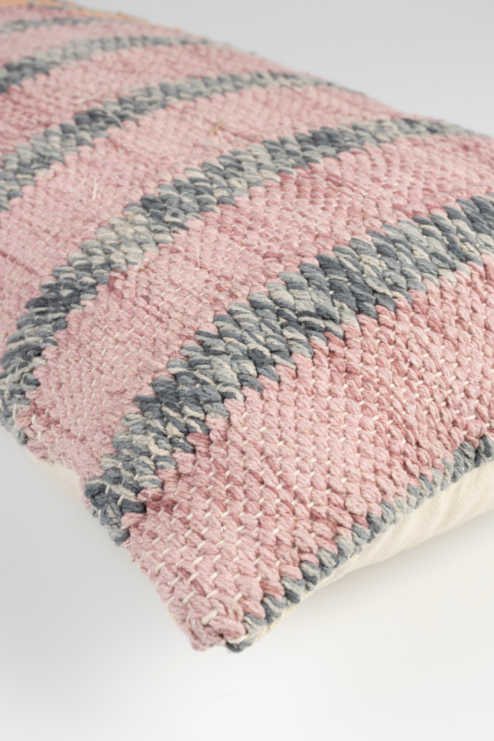 Geometric Patterns Cotton Pillows| Dutchbone Hampton | Oroa.com