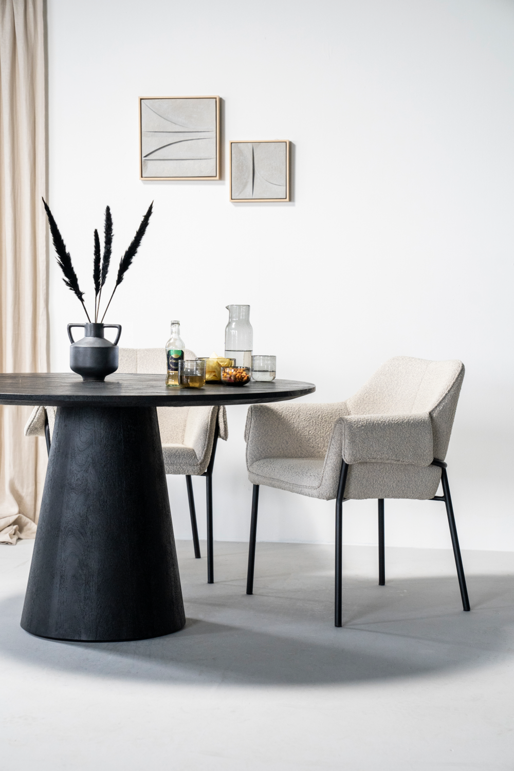 Wooden Pedestal Dining Table | Eleonora Aron | OROA.com
