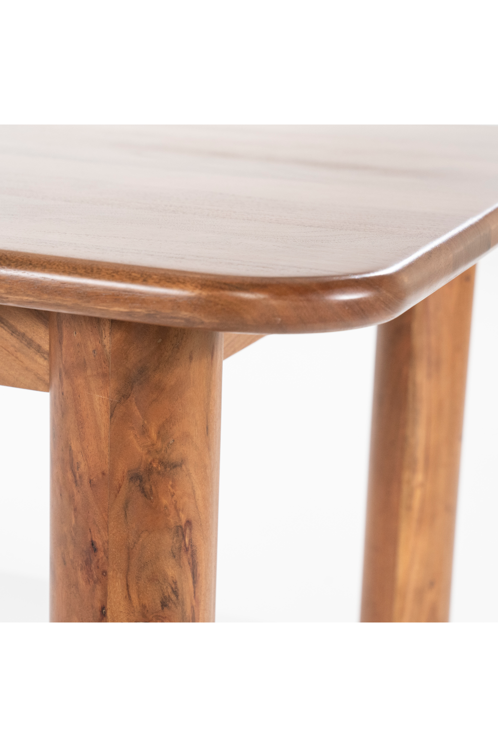Acacia Farmhouse Dining Table | Eleonora Julian | OROA.com