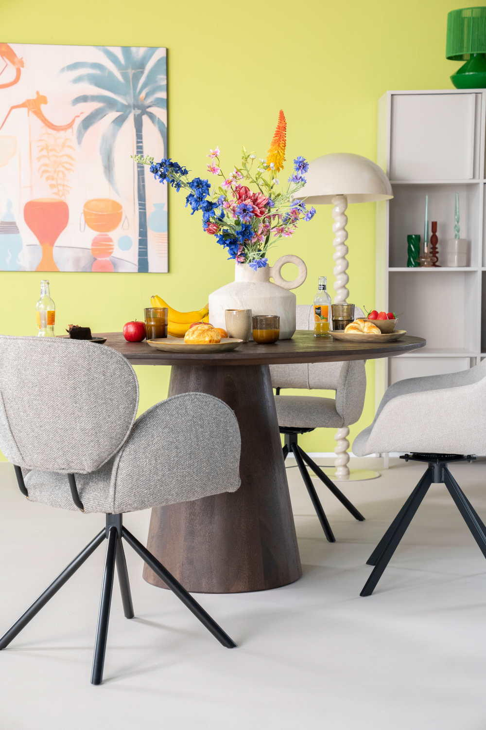 Quadrupod Rotatable Armchair | Eleonora Rosalin | OROA.com