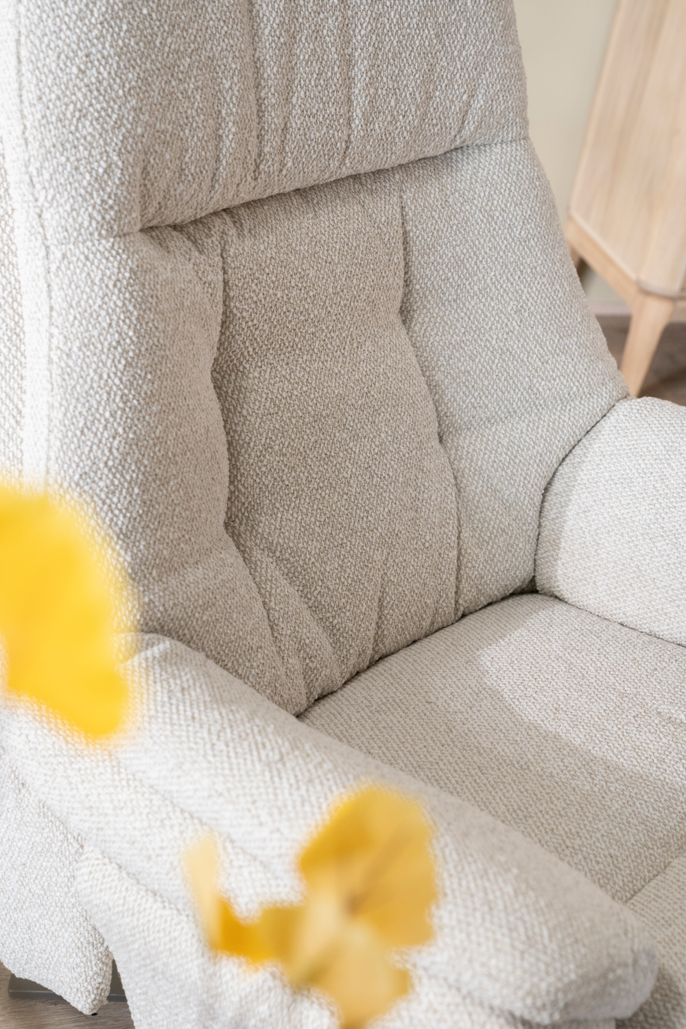 Upholstered Reclining Lounge Chair | Eleonora Caleb | OROA.com