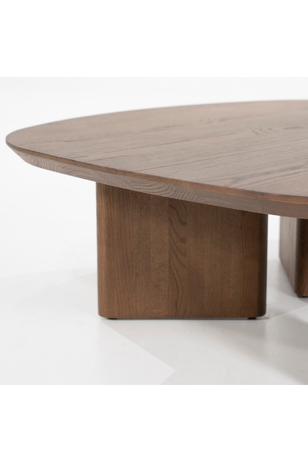 Brown Varnished Oak Coffee Table | Eleonora Stef | OROA.com