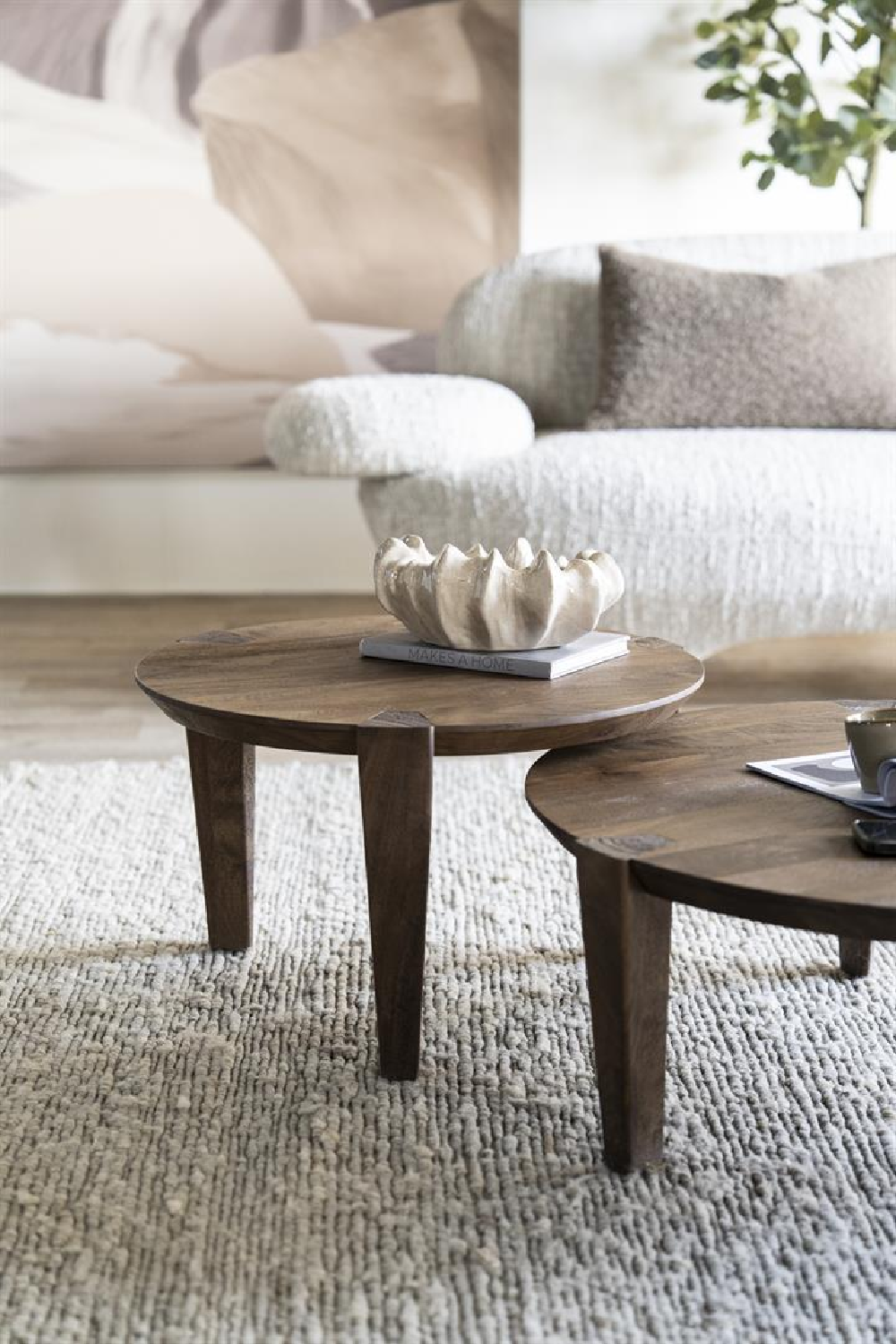 Round Mango Wood Coffee Table | Eleonora Davina | Oroa.com