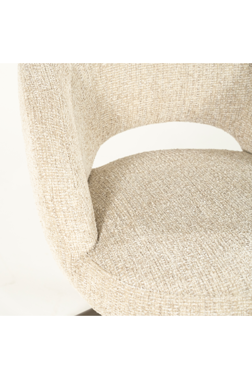Cut-Out Swivel Chair | Eleonora Alissa | Oroa.com