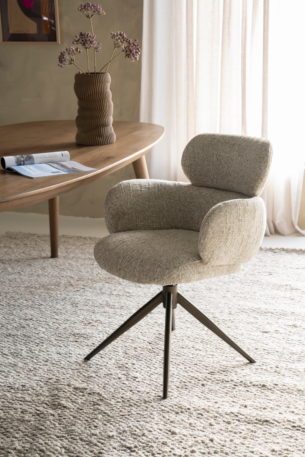 Modern Swivel Amchair | Eleonora Darcio | Oroa.com