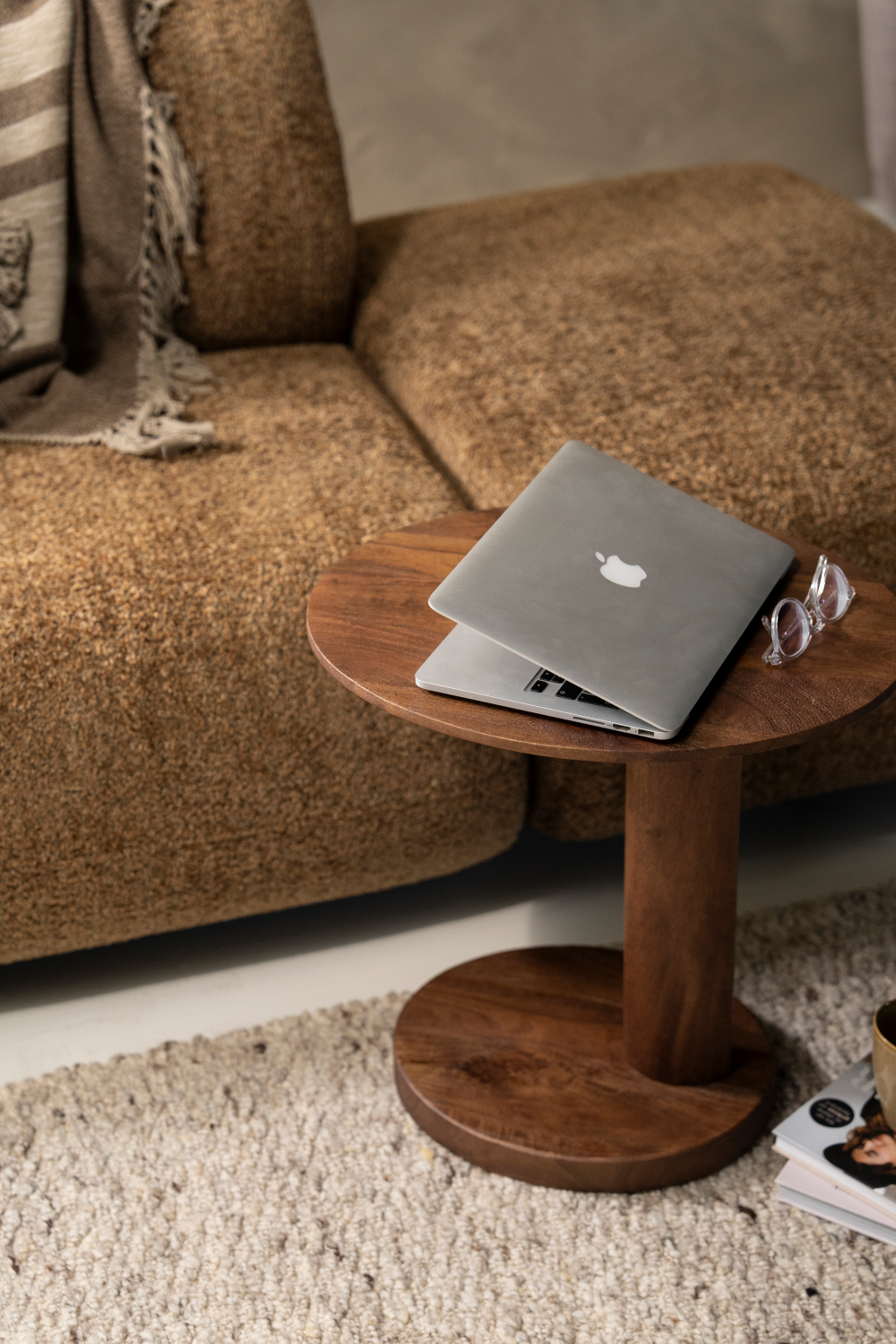 Mango Wood Oval Side Table | Eleonora Novia | Oroa.com