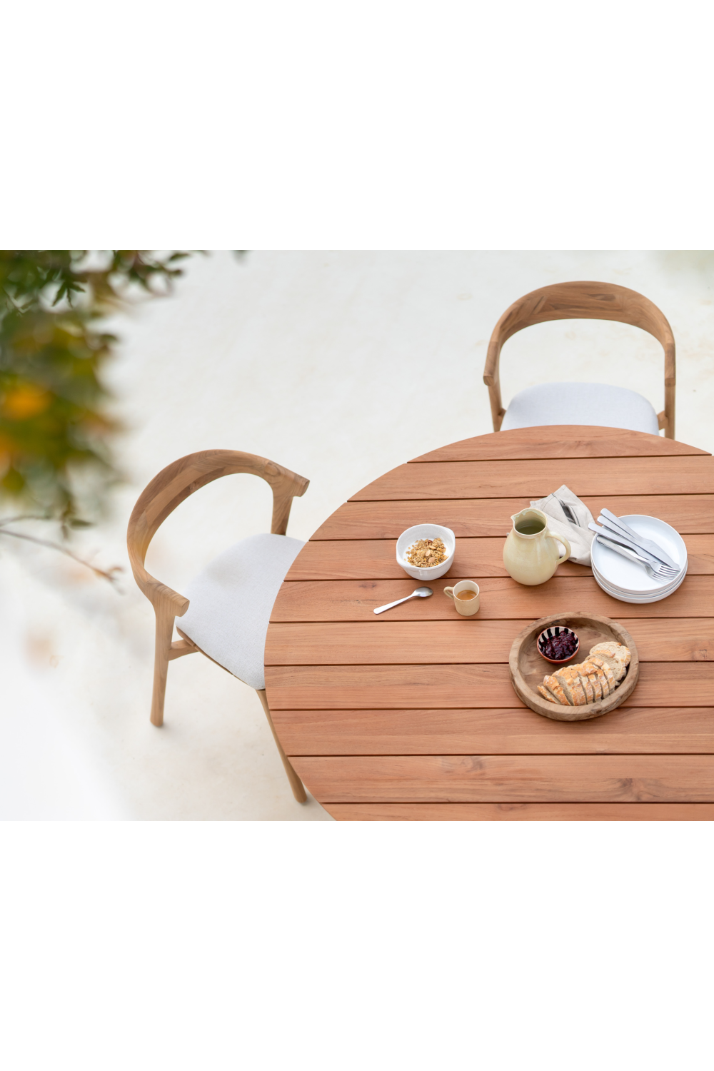 Solid Teak Outdoor Dining Table | Ethnicraft Circle | OROA.com