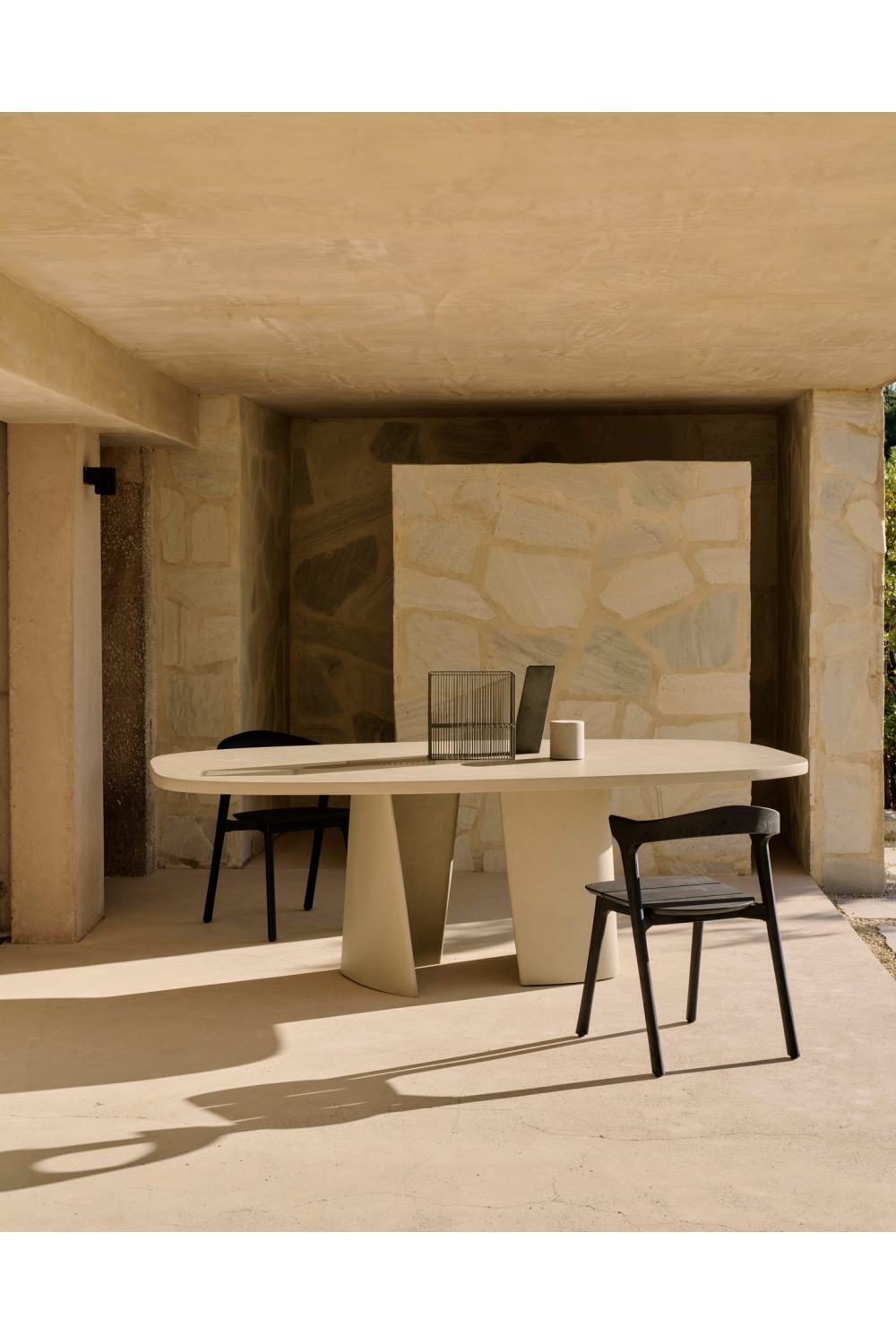 Round Concrete Outdoor Dining Table | Ethnicraft Roller Max | Oroa.com