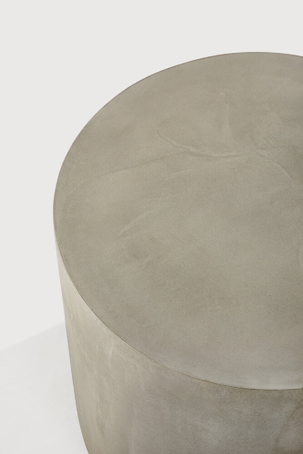 Round Concrete Outdoor Side Table | Ethnicraft Elements | Oroa.com