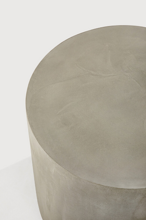 Round Concrete Outdoor Side Table | Ethnicraft Elements | Oroa.com