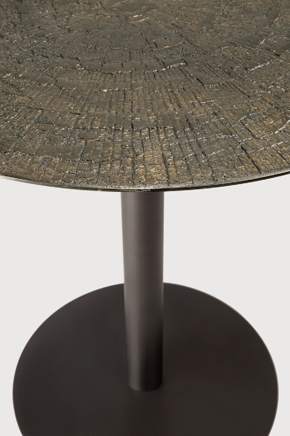 Round Pedestal Dining Table | Ethnicraft Blend | Oroa.com