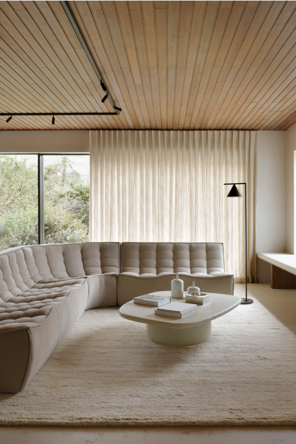 White Pebble-Shaped Coffee Table | Ethnicraft Element | Oroa.com