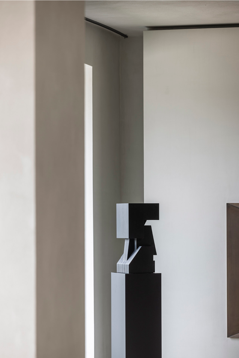 Mahogany Abstract Sculpture | Ethnicraft Brutal Monument #4 | Oroa.com