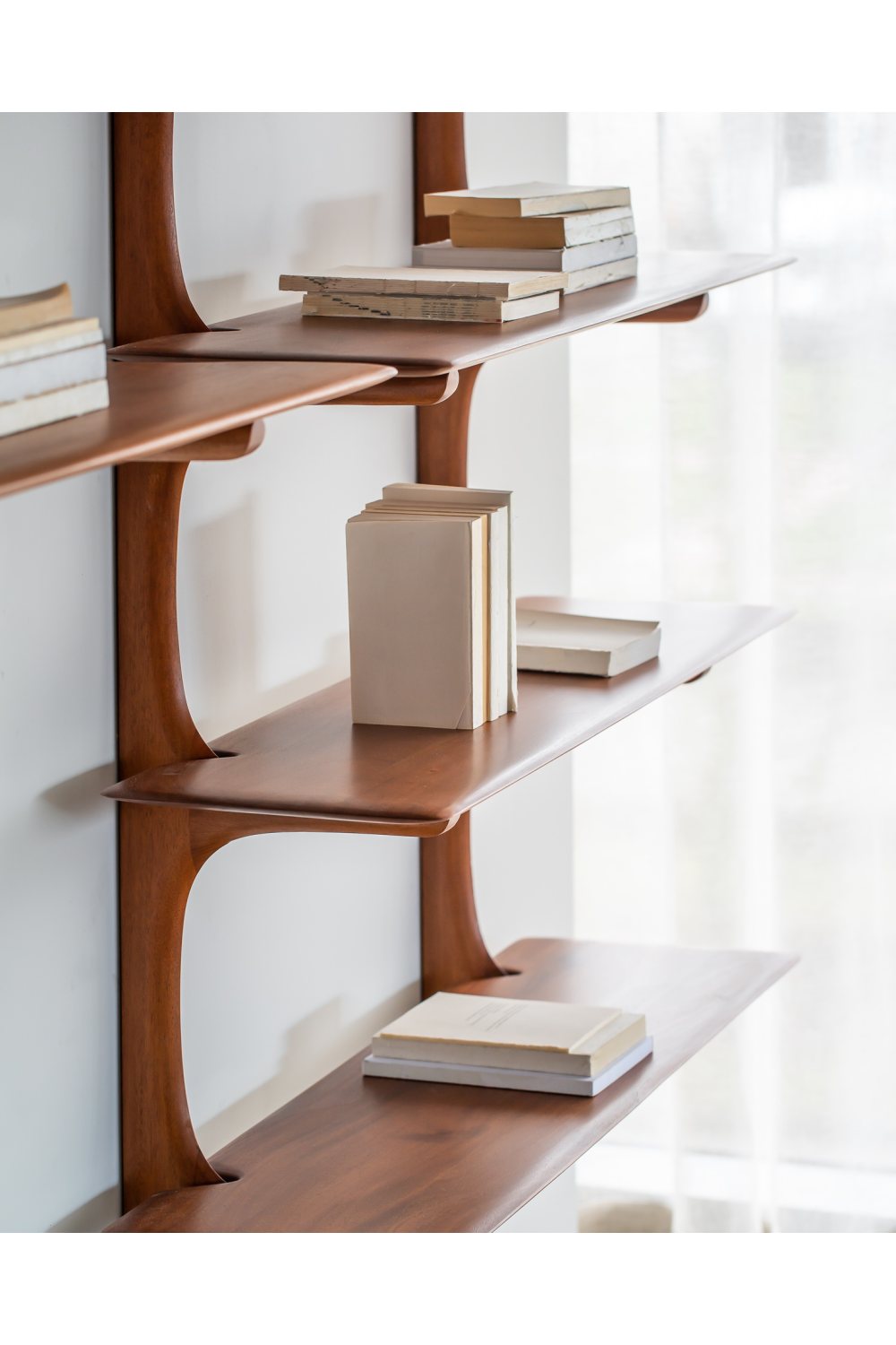 Varnished Mahogany Wall Shelf | Ethnicraft PI | Oroa.com