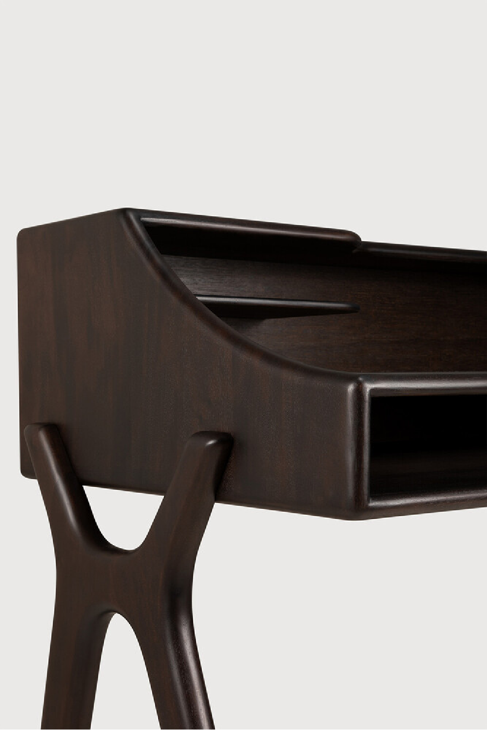 Varnished Mahogany Desk | Ethnicraft Flow | Oroa.com