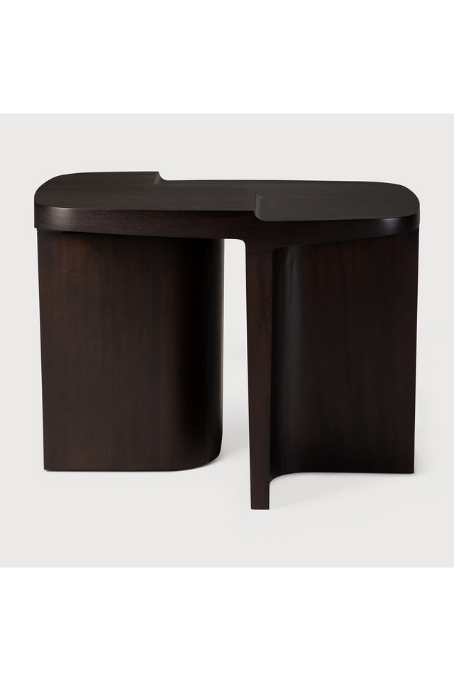 Carved Brown Mahogany Side Table | Ethnicraft Brutalist | Oroa.com