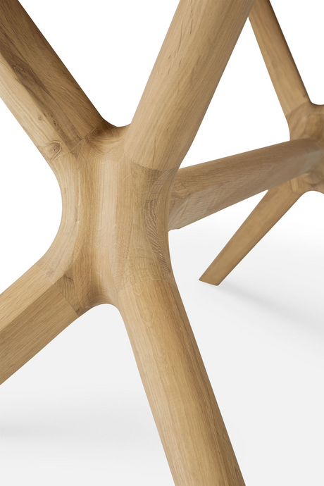 Cross Leg Oak Dining Table | Ethnicraft Oak | OROA.COM