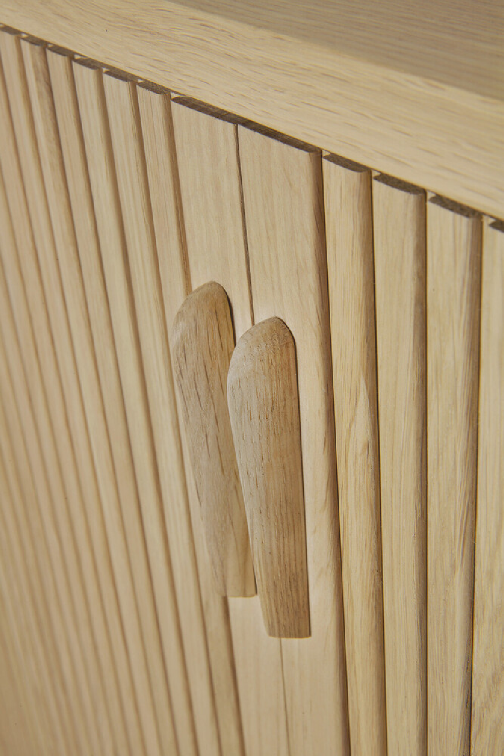 Sliding Door Oak Sideboard | Ethnicraft Roller Max | Oroa.com