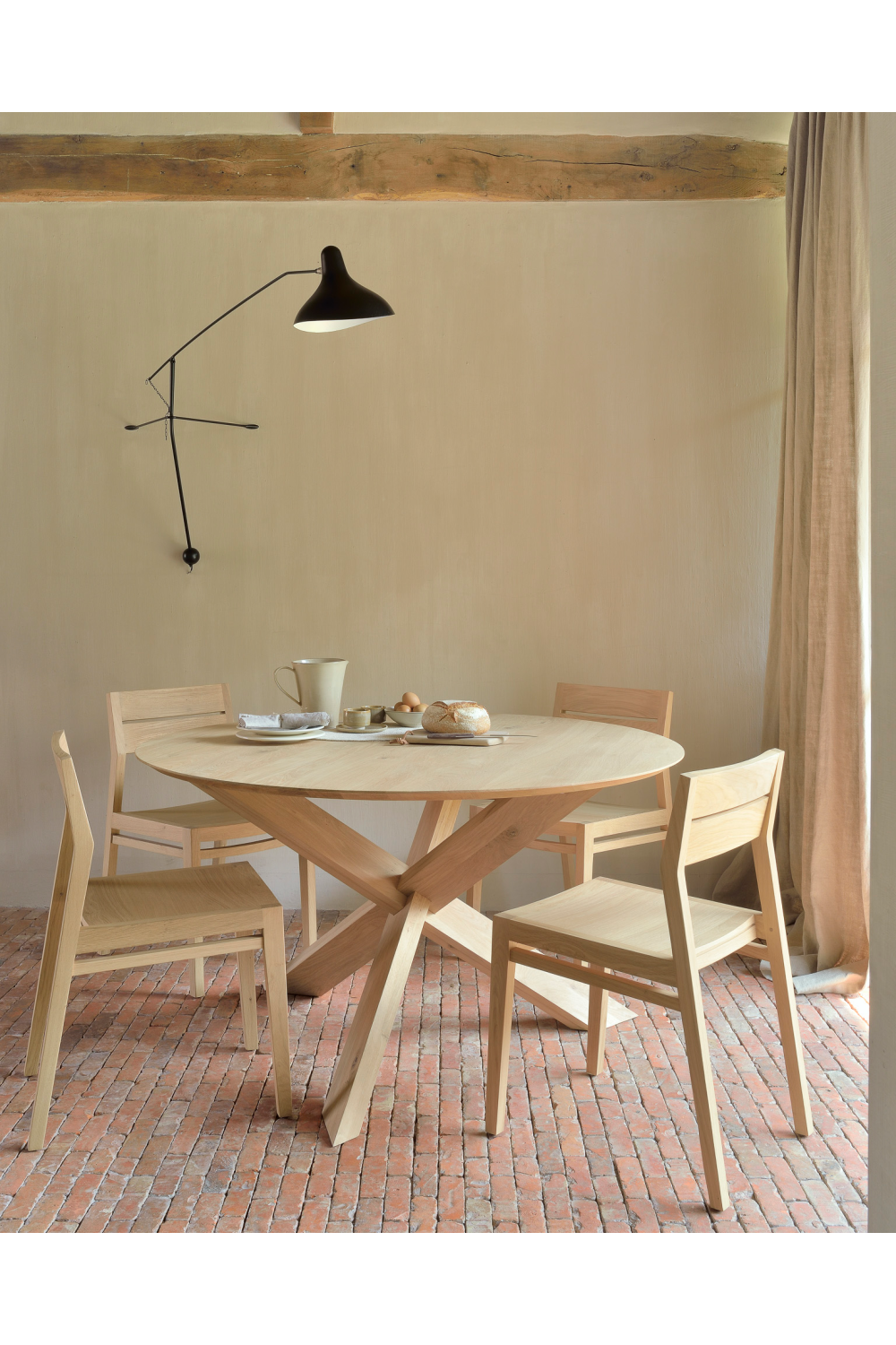 Round Oak Dining Table – Circle – oak finish rear view