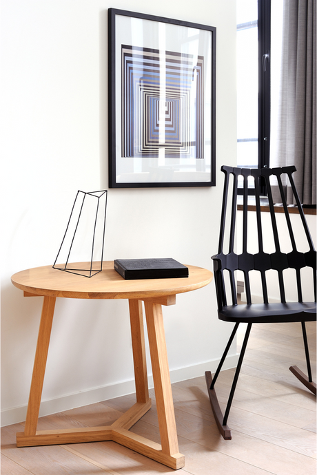 Minimalist Round Side Table – Tripod – material finish alternate view 5