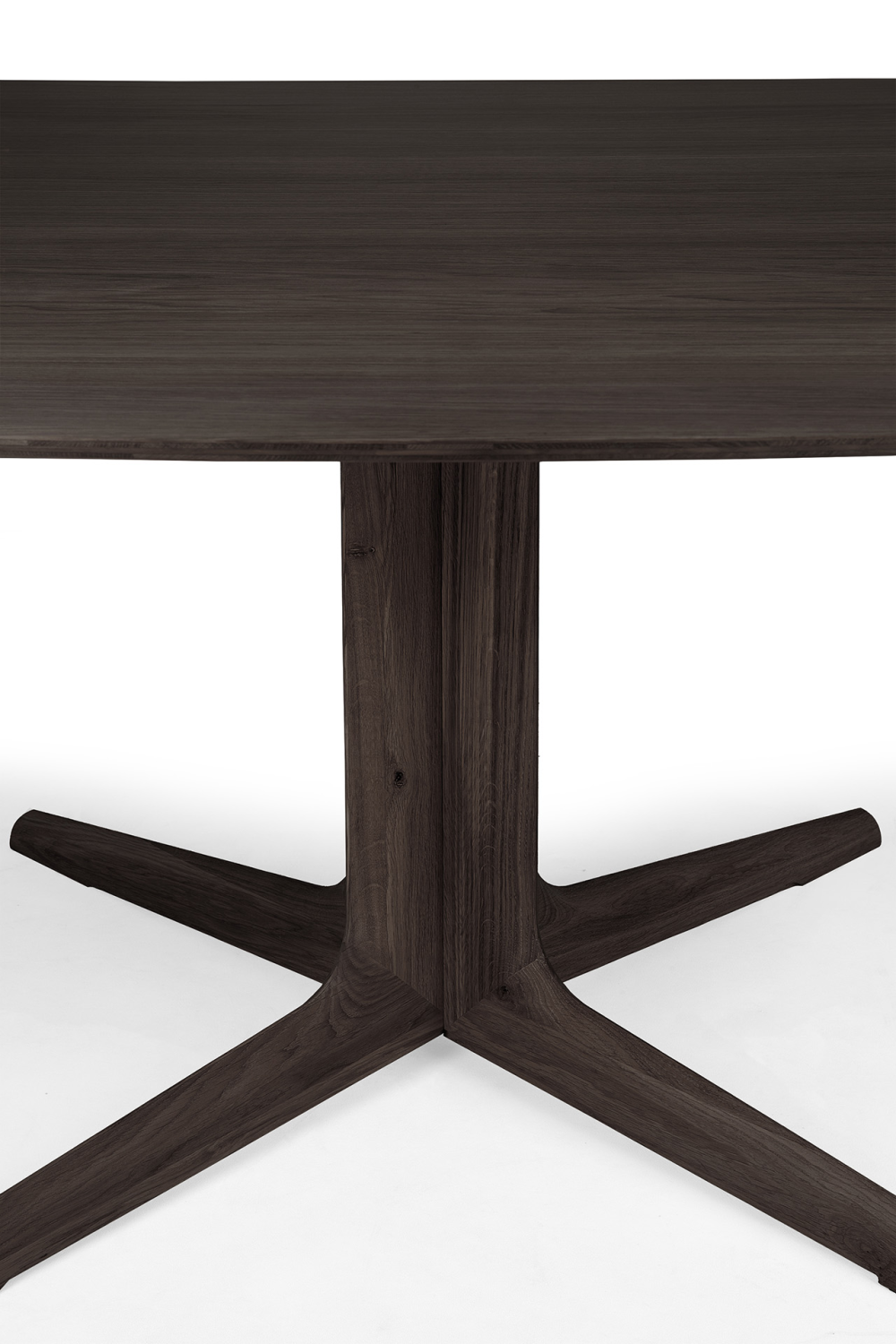 Central-Footed Oak Dining Table | Ethnicraft Corto | Oroa.com