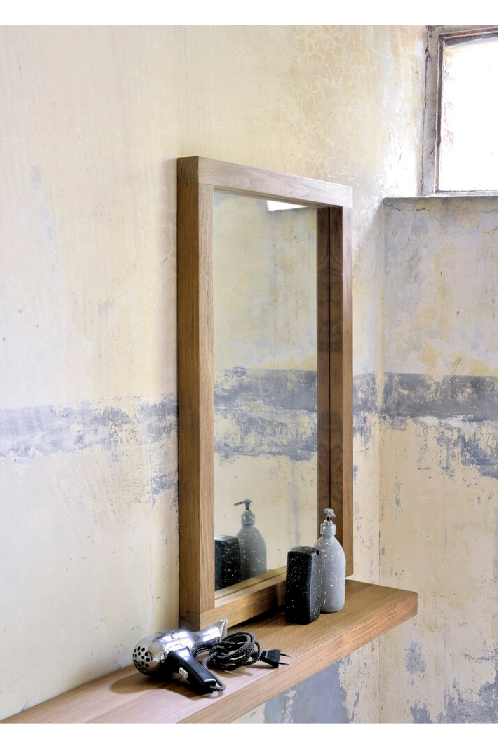 Oiled Oak Wall Shelf | Ethnicraft Wall | OROA.com