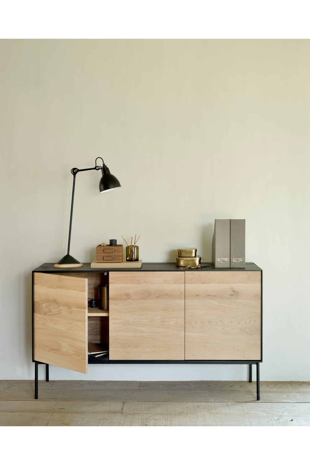 Varnished Oak Sideboard | Ethnicraft Blackbird | Oroa.com
