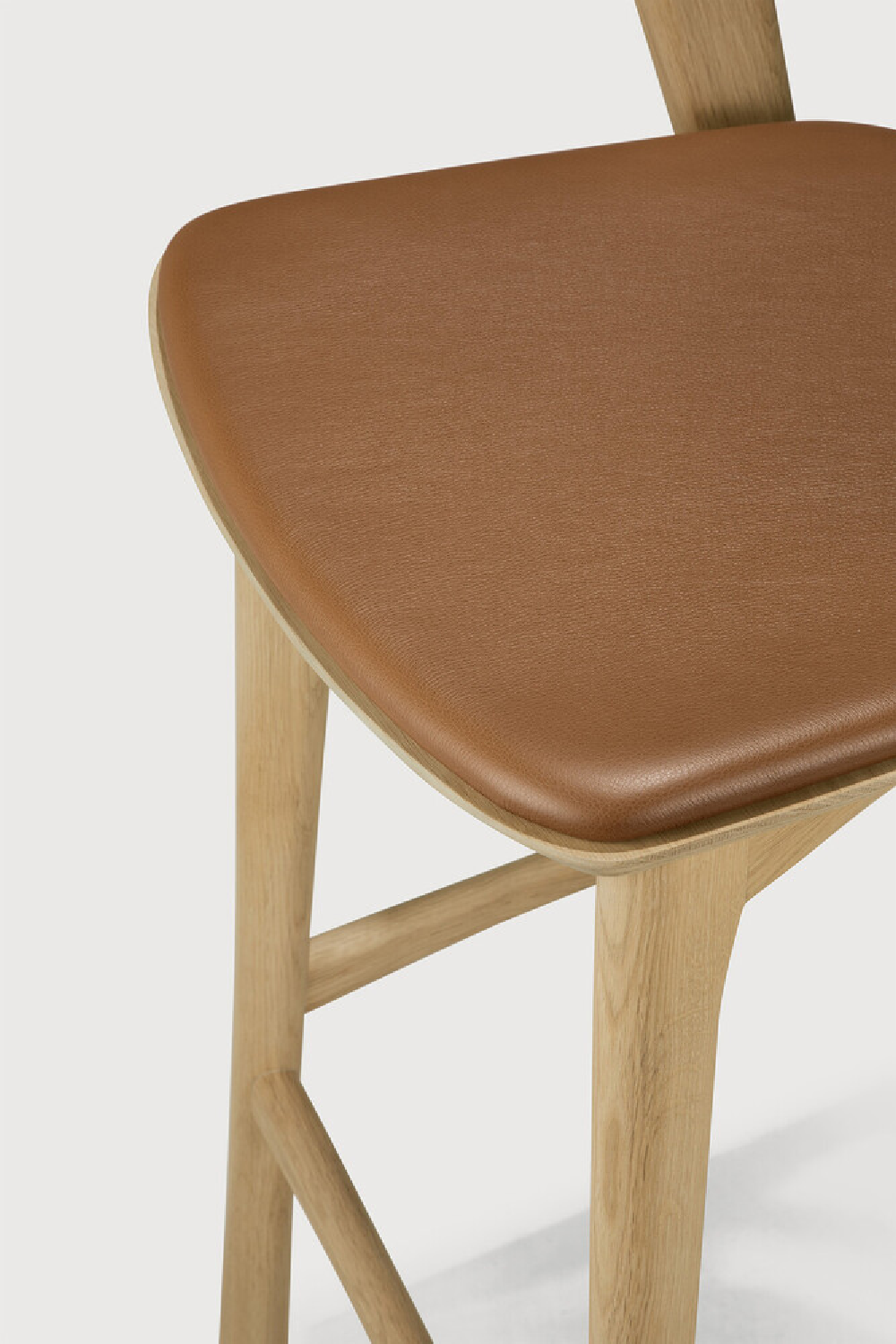 Curved Oak Bar Stool | Ethnicraft Bok | Oroa.com