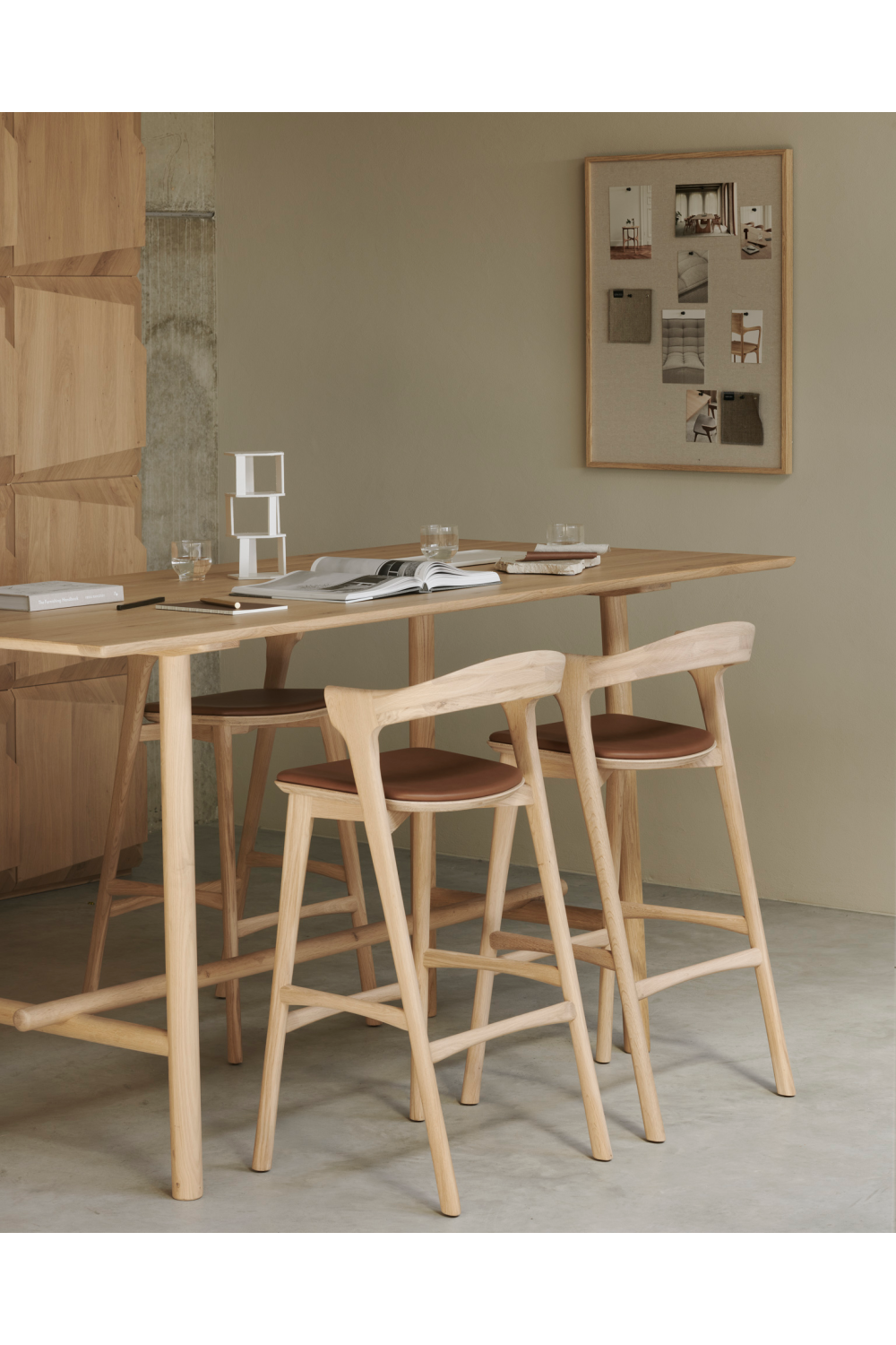 Curved Oak Bar Stool | Ethnicraft Bok | Oroa.com