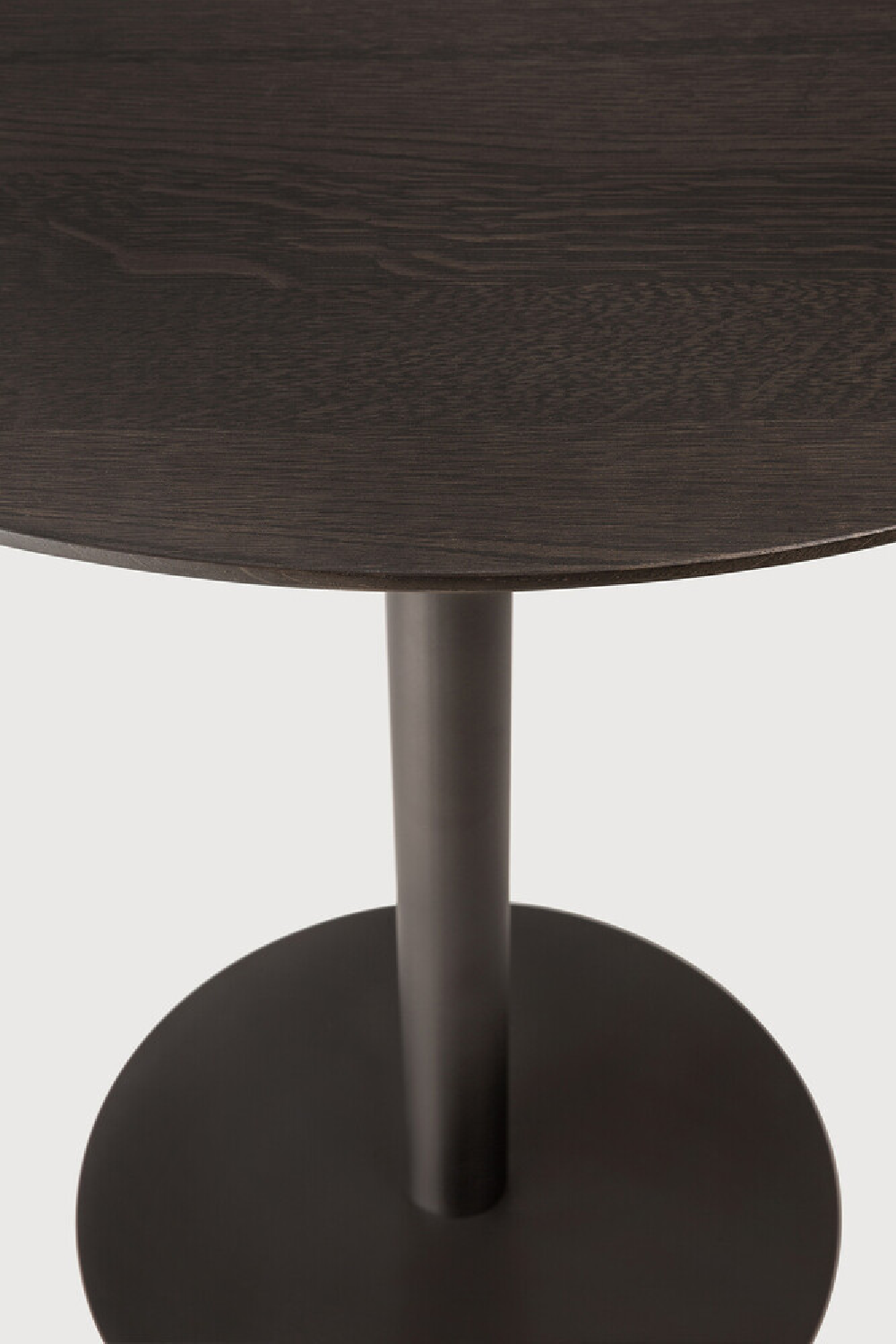Round Pedestal Dining Table | Ethnicraft Blend | Oroa.com