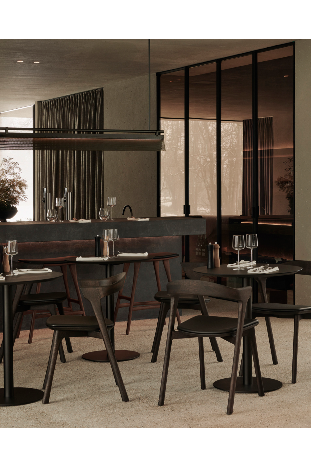 Round Pedestal Dining Table | Ethnicraft Blend | Oroa.com