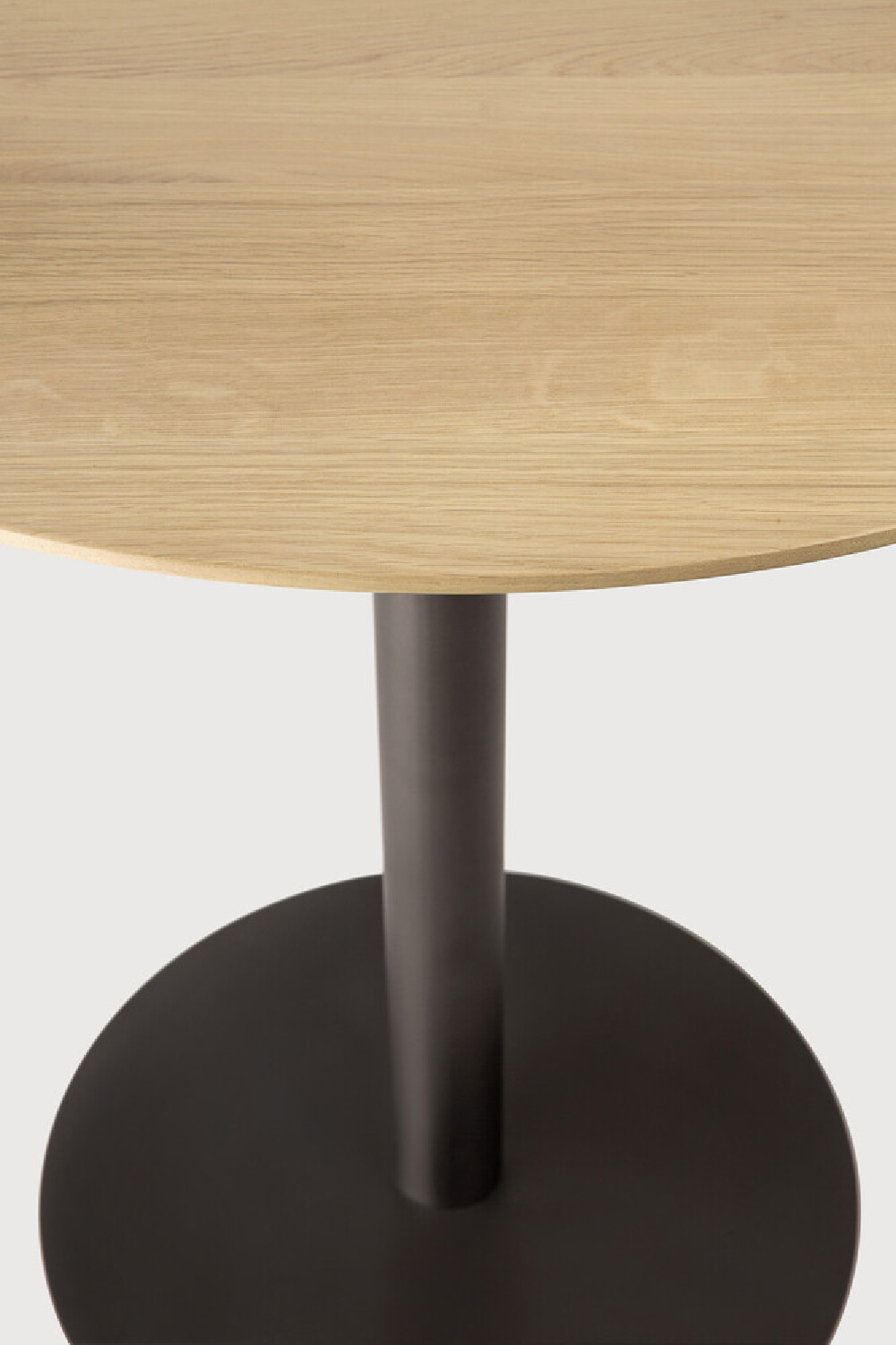 Round Pedestal Dining Table | Ethnicraft Blend | Oroa.com