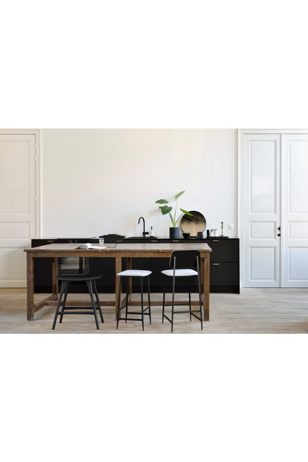 Classic Black Oak Counter Stool | Ethnicraft Osso | Oroa.com