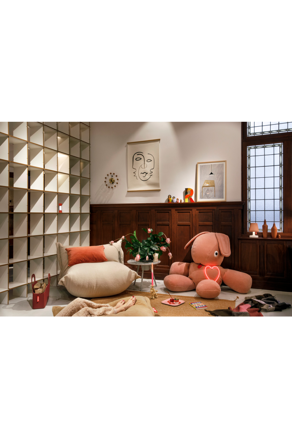 Tripod Outdoor Planter Side Table | Fatboy Bakkes | OROA.com