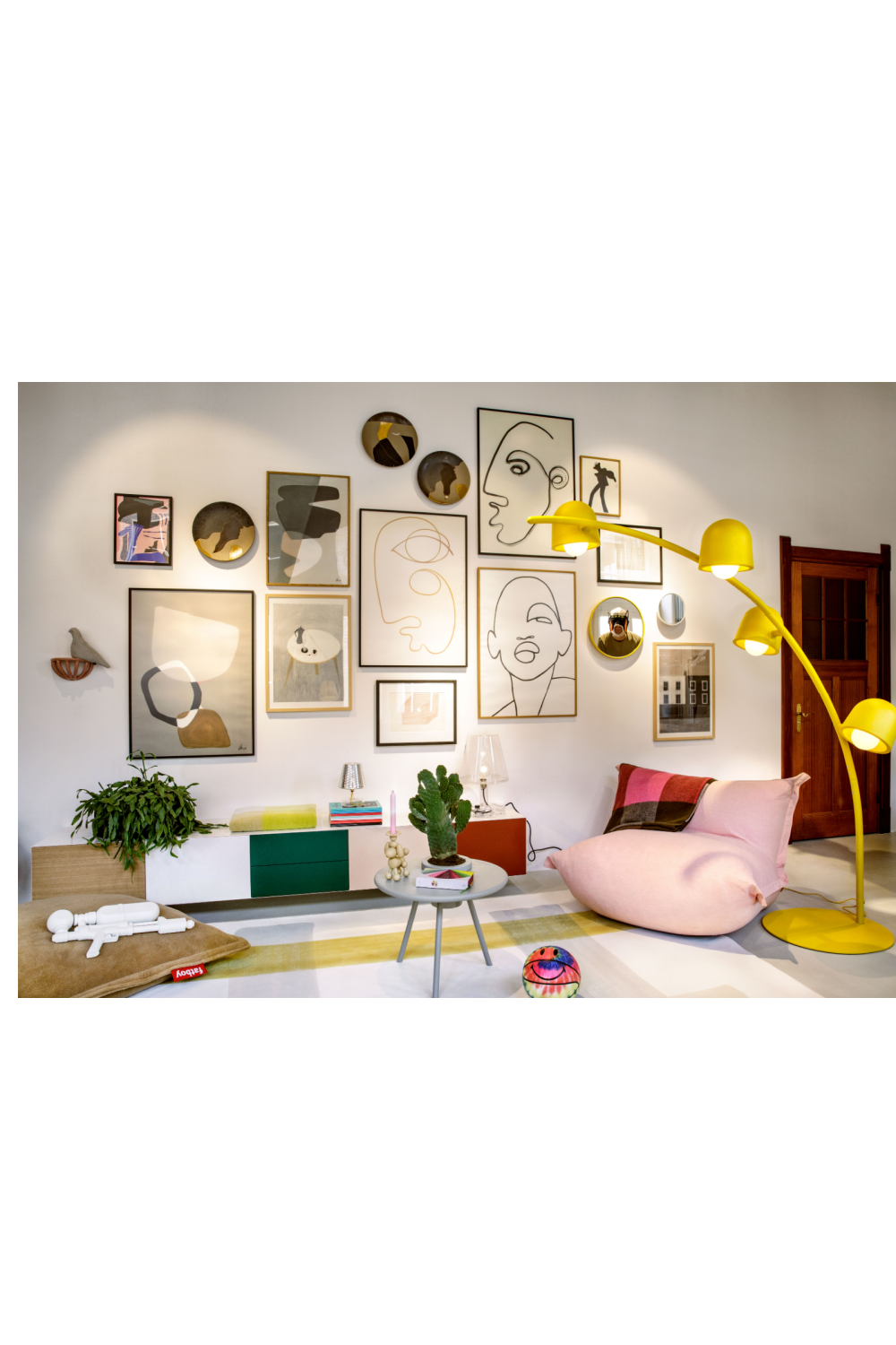 Tripod Outdoor Planter Side Table | Fatboy Bakkes | OROA.com